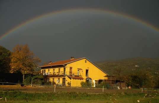 La nostra cascina sotto un arcobaleno