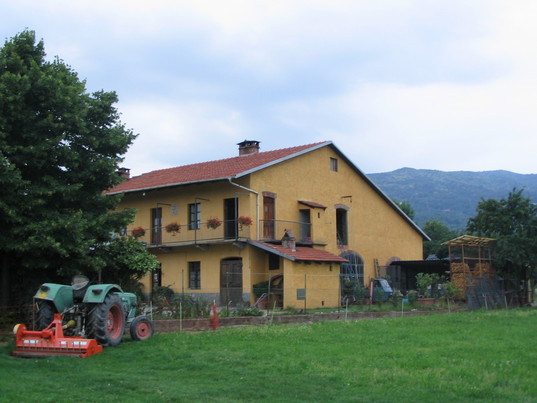 Cascina Il Tiglio - vista dal campo